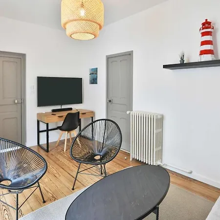 Au Pied De La Villa