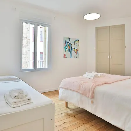 Au Pied De La Villa *