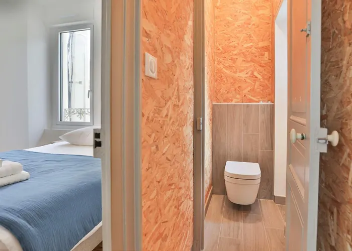 Au Pied De La * 莱萨布勒-多洛讷