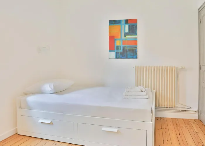 Au Pied De La * 莱萨布勒-多洛讷