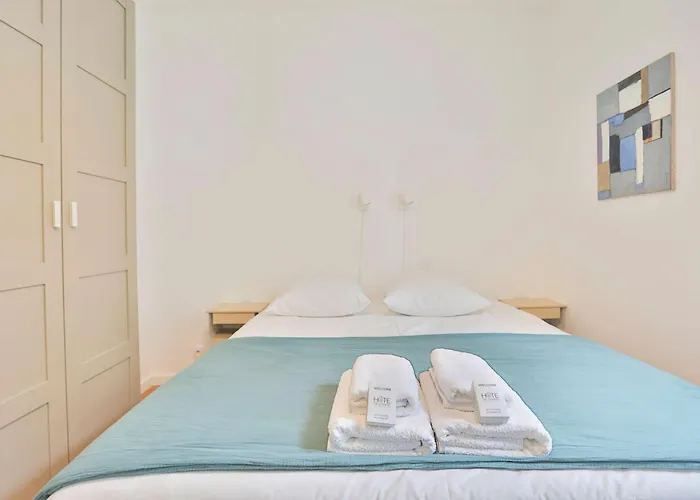 Au Pied De La * 莱萨布勒-多洛讷