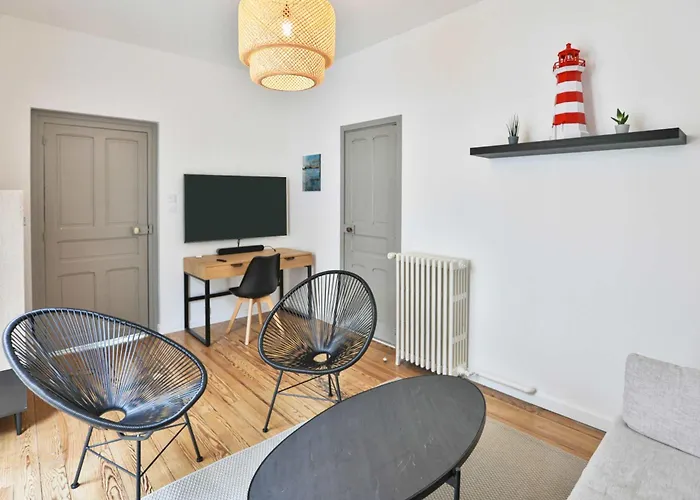 Au Pied De La * 莱萨布勒-多洛讷