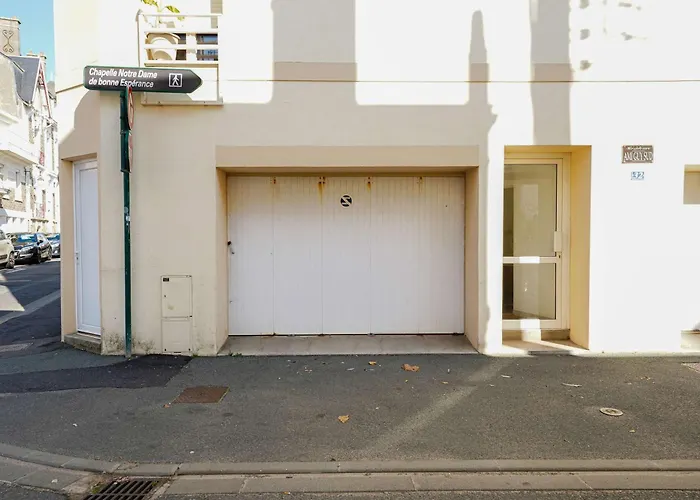 Au Pied De La * 莱萨布勒-多洛讷